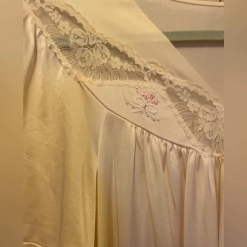 Vintage Shadowline Nightgown in Pale Pink Nylon Size Large - Picture 2 of 6